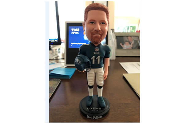 One of our New York customer-Glen bought bobbleheads from us. 